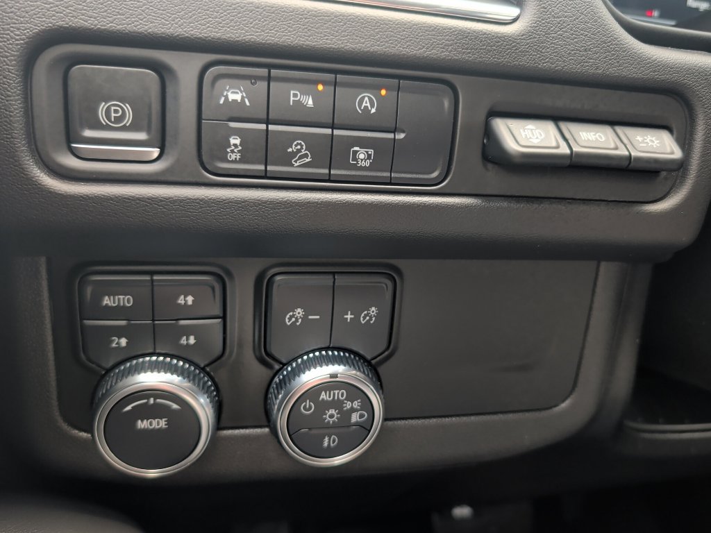 Used 2023 GMC Yukon AT4 w/ AT4 Premium Package AWD/4WD image 26