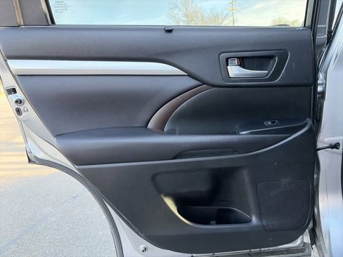 Used 2016 Toyota Highlander XLE image 13