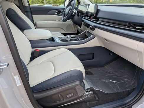 New 2026 Kia Carnival EX FWD image 27