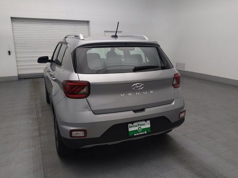 Used 2024 Hyundai Venue SEL FWD image 6