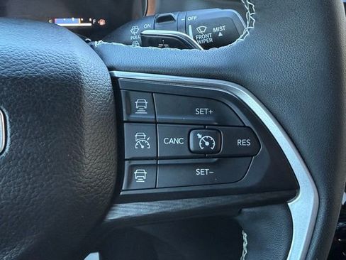 Used 2023 Jeep Grand Cherokee Altitude image 45