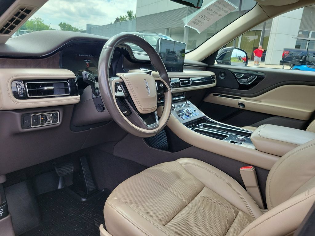 Used 2020 Lincoln Aviator Reserve w/ Elements Package Plus AWD/4WD image 21