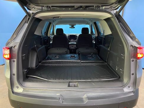 Used 2020 Chevrolet Traverse LT image 40