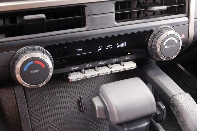 Used 2025 Toyota 4Runner SR5 AWD/4WD image 18