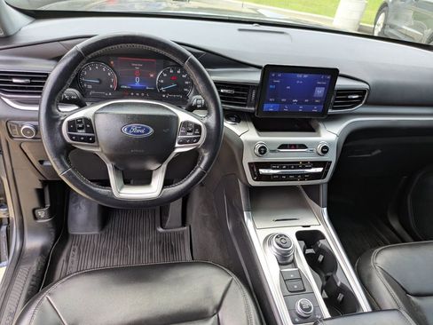 Used 2022 Ford Explorer XLT w/ Equipment Group 202A image 13