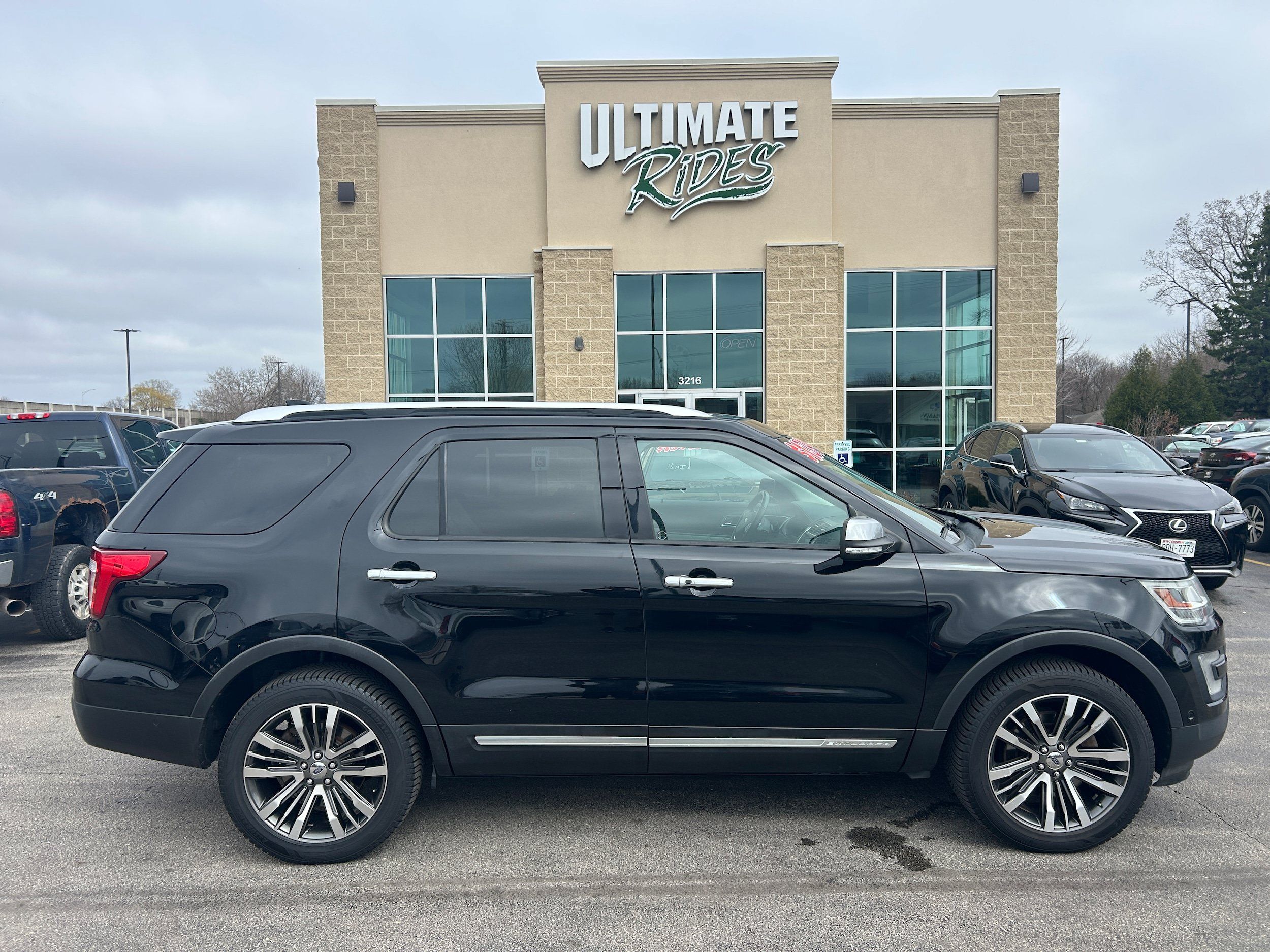 Used 2016 Ford Explorer Platinum AWD/4WD image 1