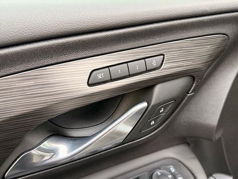 Used 2024 GMC Terrain SLT image 15