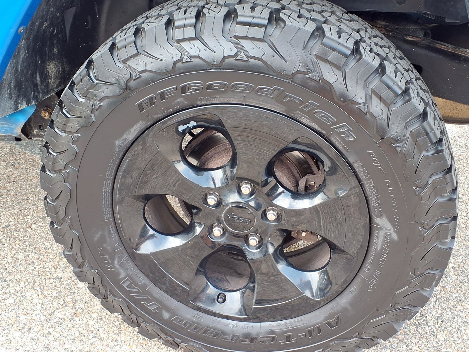Used 2015 Jeep Wrangler Unlimited Sahara AWD/4WD image 8
