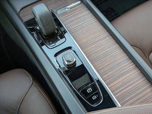 Used 2022 Volvo XC60 B5 Momentum w/ Advanced Package image 13