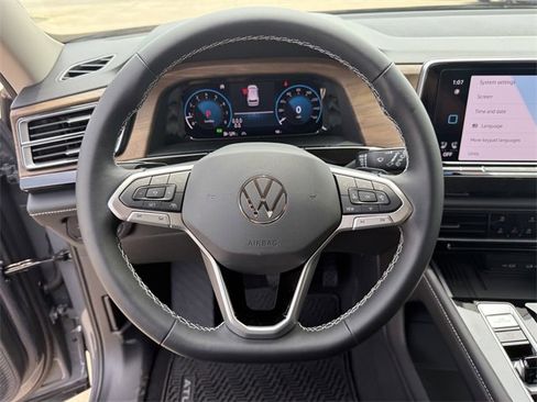 Certified 2025 Volkswagen Atlas SE image 11