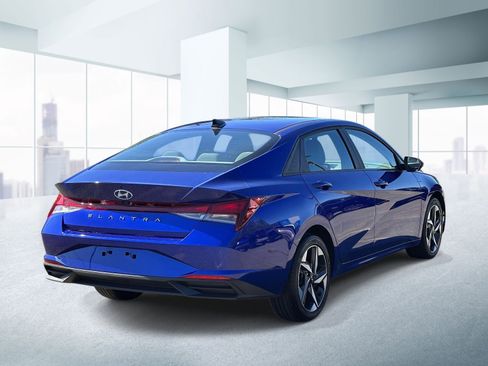 Used 2023 Hyundai Elantra SEL w/ Convenience Package FWD image 4