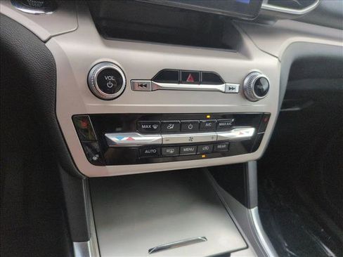 Used 2024 Ford Explorer XLT w/ Equipment Group 202A image 15