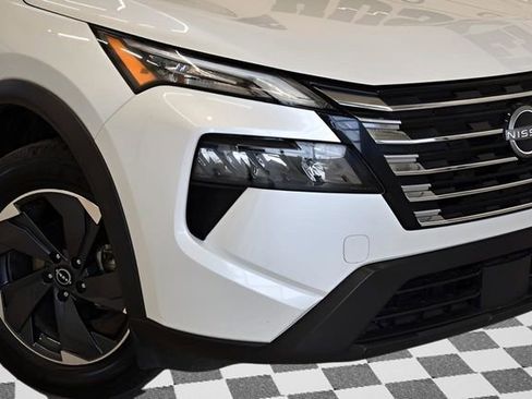 Used 2025 Nissan Rogue SV image 15