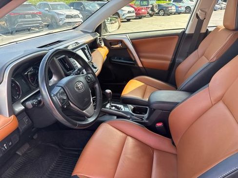 Used 2018 Toyota RAV4 Limited FWD image 9
