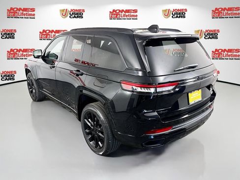 Used 2023 Jeep Grand Cherokee Overland AWD/4WD image 2