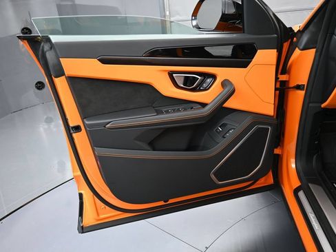 Used 2023 Lamborghini Urus S AWD/4WD image 16