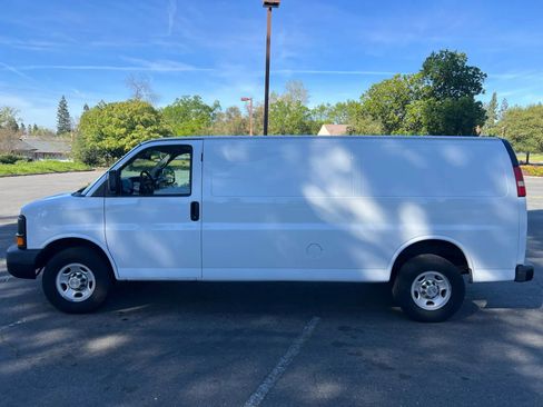 Used 2014 Chevrolet Express 3500 Extended RWD image 8