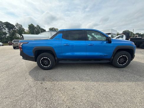 Used 2026 Chevrolet Silverado EV Trail Boss AWD/4WD image 6