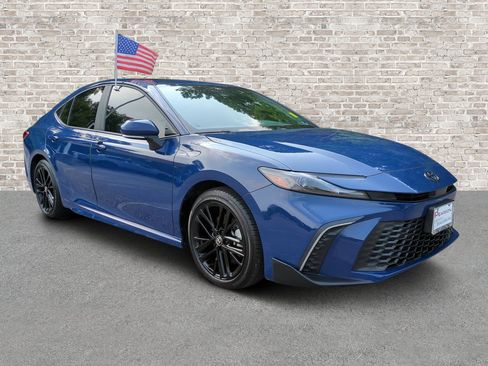 Used 2026 Toyota Camry SE w/ Multimedia Upgrade Package FWD image 1