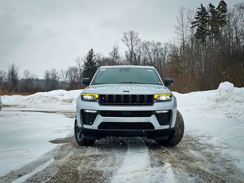 New 2026 Jeep Grand Cherokee Limited w/ Limited Altitude Package AWD/4WD image 8