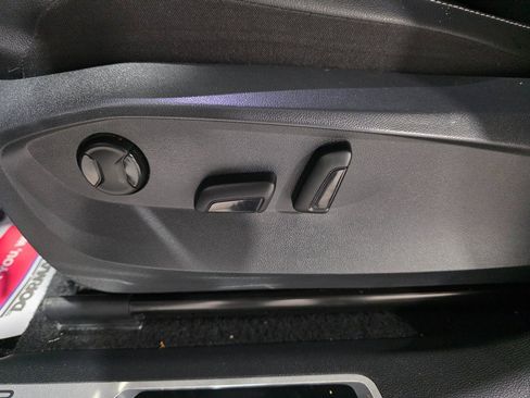 Used 2022 Volkswagen Tiguan SE R-Line image 19