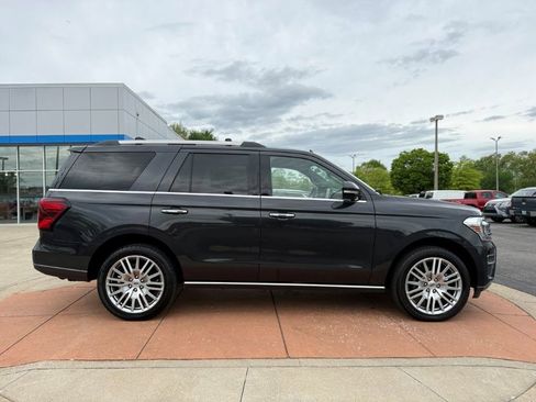 Used 2024 Ford Expedition Limited AWD/4WD image 8