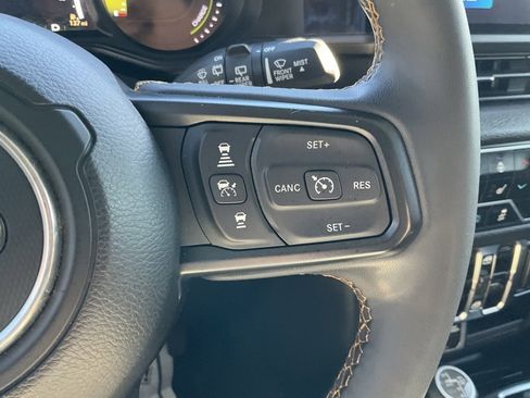 Used 2024 Jeep Wrangler Unlimited image 5