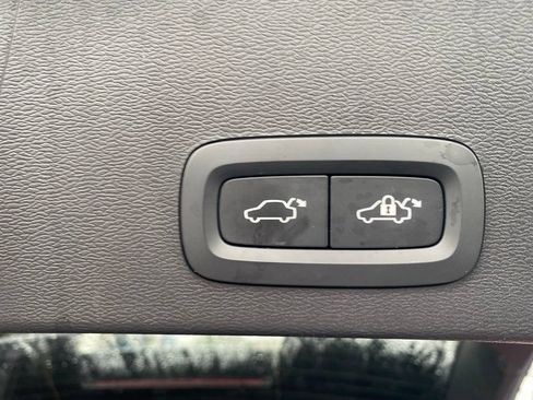 Used 2023 Volvo XC40 B5 Ultimate AWD/4WD image 21