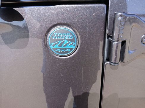 Used 2025 Jeep Wrangler Sahara image 16