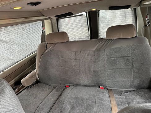 Used 2004 Chevrolet Express 1500 image 7