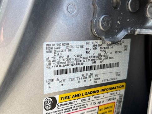 Used 2024 Ford Expedition Limited image 30