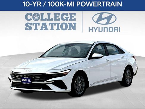 Used 2025 Hyundai Elantra Blue image 6