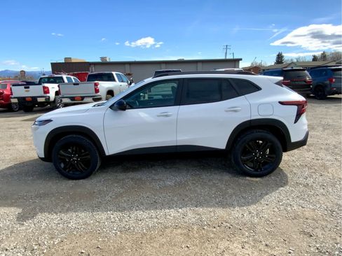 New 2026 Chevrolet Trax ACTIV FWD image 2