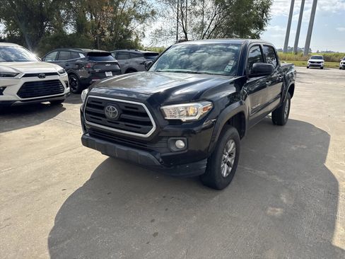 Used 2018 Toyota Tacoma SR5 image 4