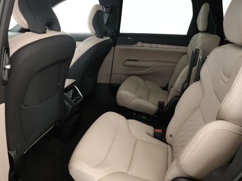 Used 2025 Volvo EX90 Plus image 21
