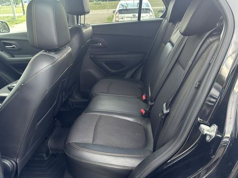 Used 2018 Chevrolet Trax LT w/ Sun & Sound Package AWD/4WD image 11