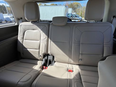 Used 2024 Lincoln Navigator Premiere image 35