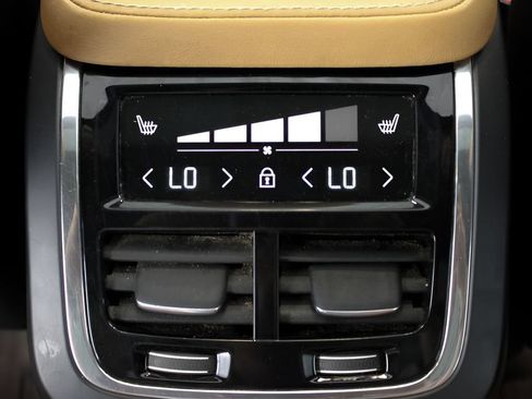 Certified 2023 Volvo XC90 B6 Ultimate w/ Protection Package Premier AWD/4WD image 42