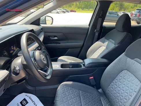 Used 2025 Nissan Kicks SV image 14