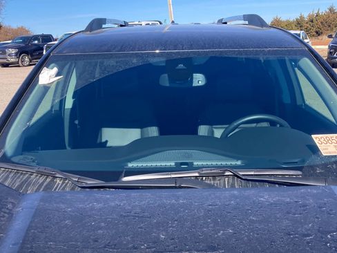 Used 2023 GMC Acadia SLT w/ Preferred Package image 14