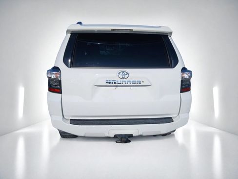 Used 2017 Toyota 4Runner SR5 RWD image 5