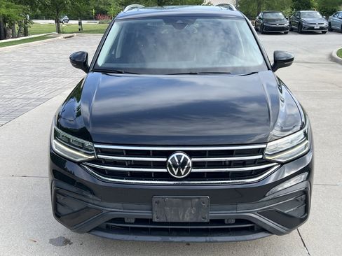 Certified 2022 Volkswagen Tiguan SE w/ Panoramic Sunroof Package FWD image 3