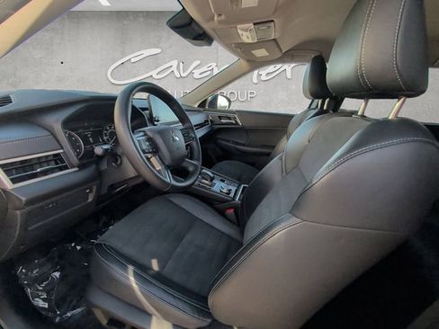 Used 2024 Mitsubishi Outlander SE image 19