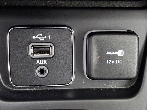 Used 2022 Jeep Cherokee Limited w/ Elite Package image 26