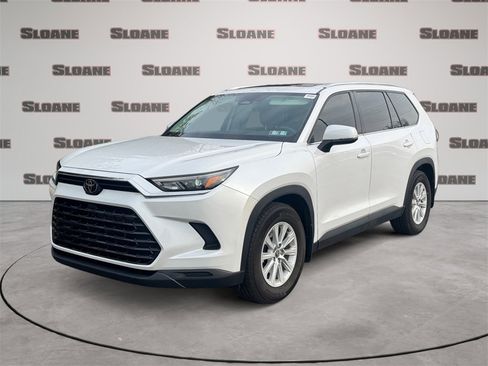 Used 2024 Toyota Grand Highlander XLE image 1