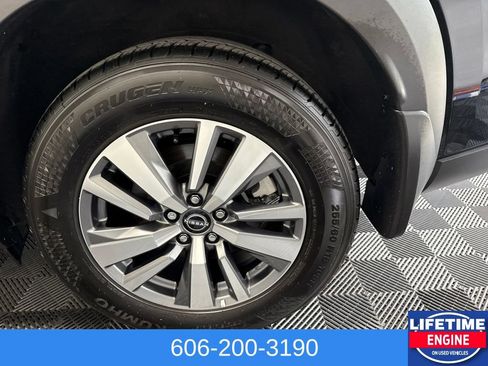 Used 2024 Nissan Pathfinder SL AWD/4WD image 13