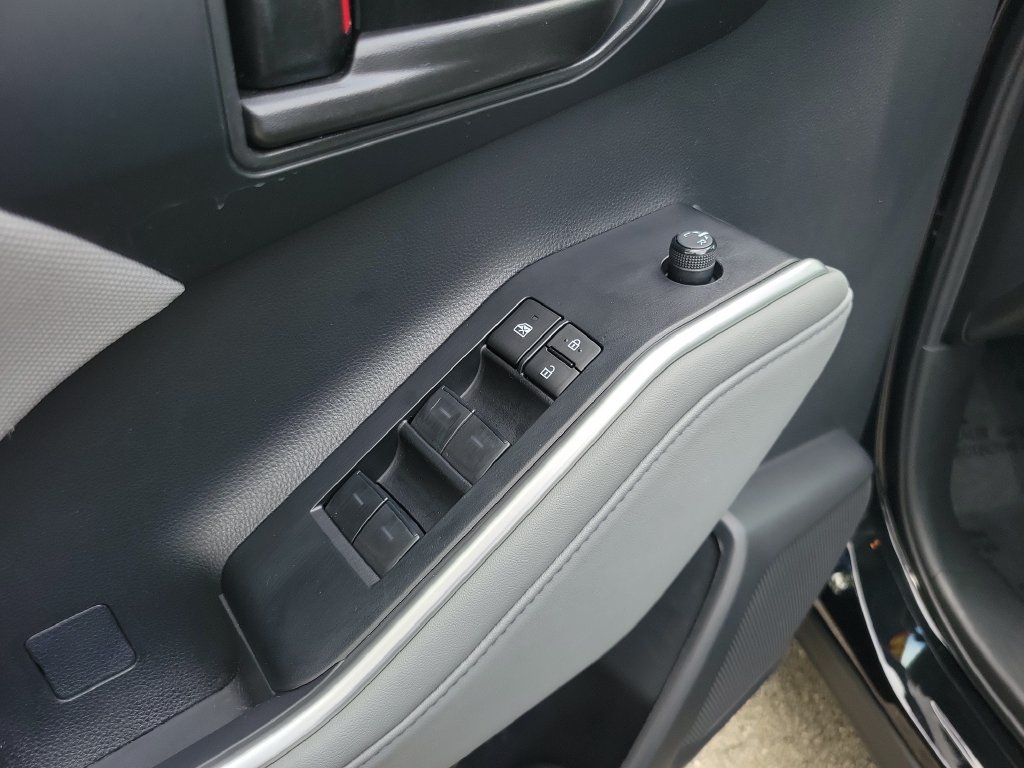 Used 2024 Toyota Highlander LE FWD image 18