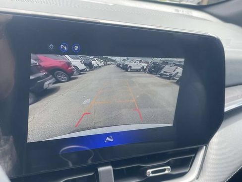 New 2027 Chevrolet Equinox LT w/ Convenience Package II FWD image 18