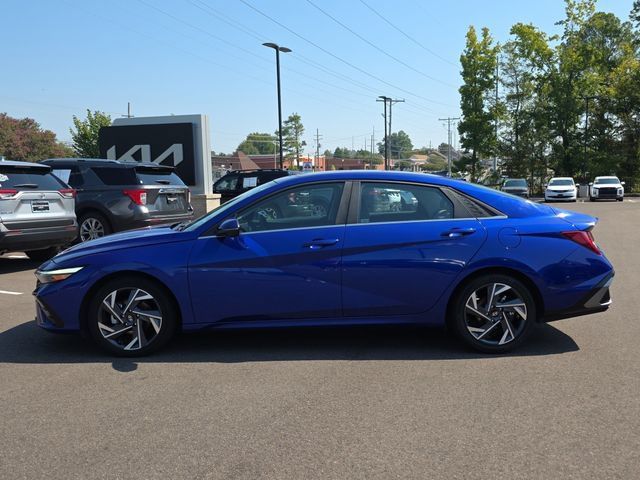Used 2024 Hyundai Elantra Limited FWD image 2