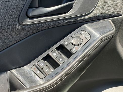 Used 2022 Nissan Rogue S FWD image 5